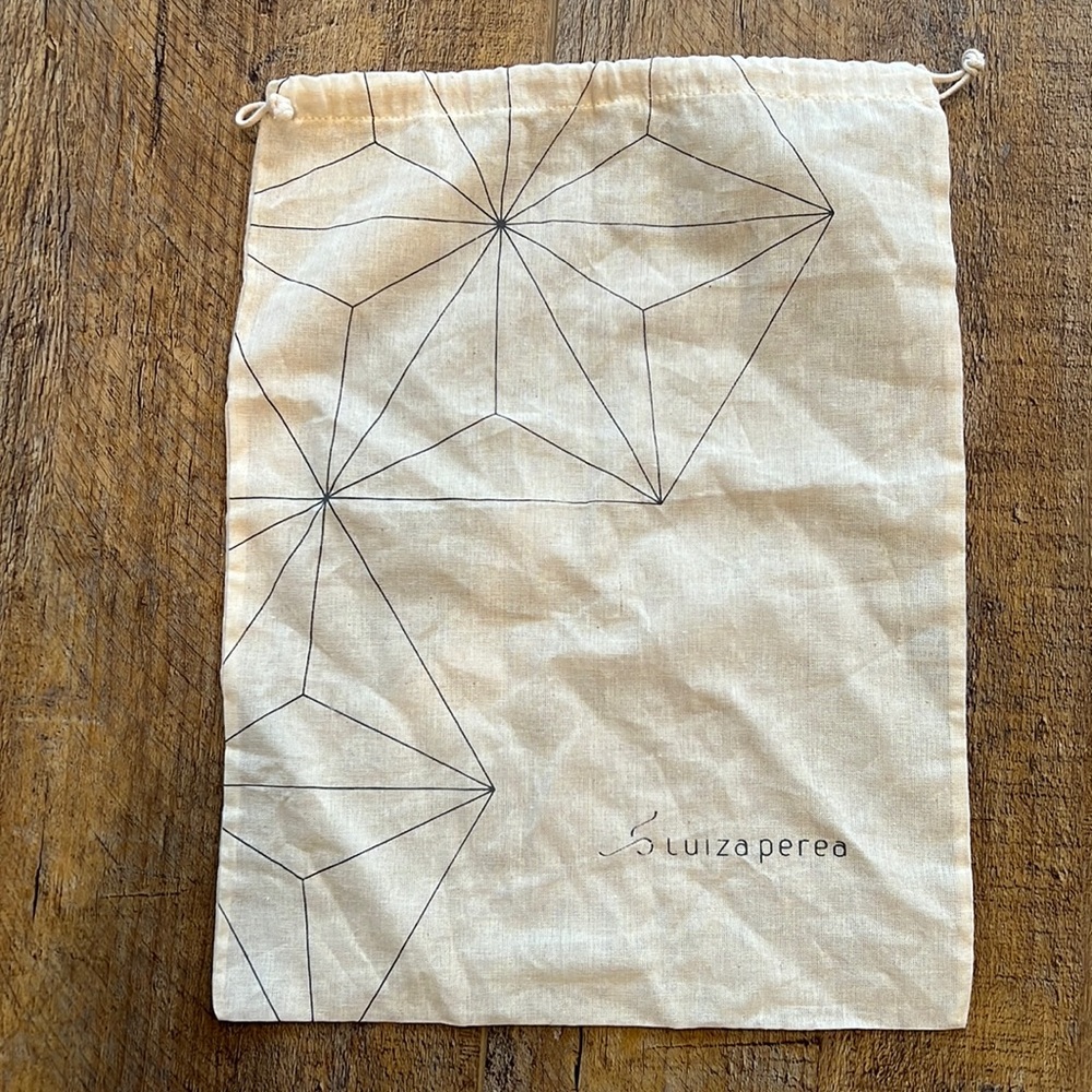 LUIZA PEREA dustcover ANTHROPOLOGIE